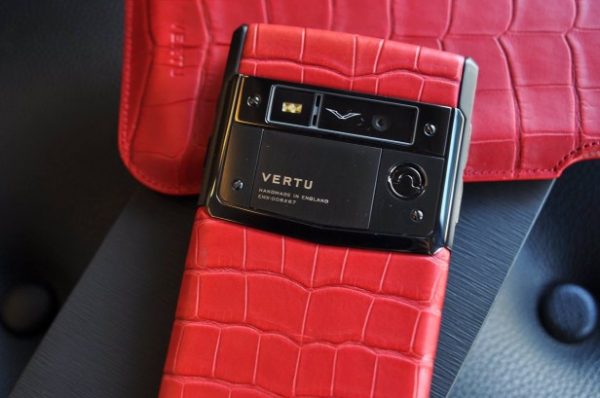 Điện thoại Vertu Signature Touch Red Alligator cảm ứng