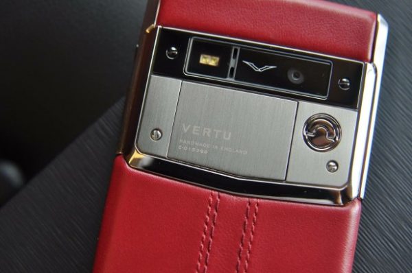 Điện thoại Vertu Signature Touch Claret Leather cảm ứng
