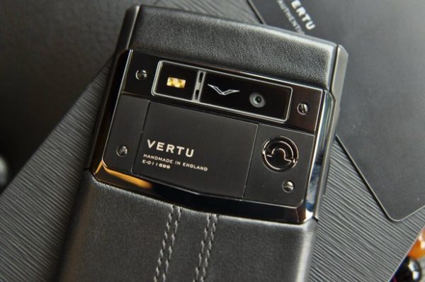 Điện thoại Vertu Signature Touch Black Leather cảm ứng