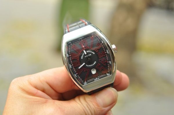 Đồng hồ Franck Muller Vanguard V41 nam mặt đen số đỏ