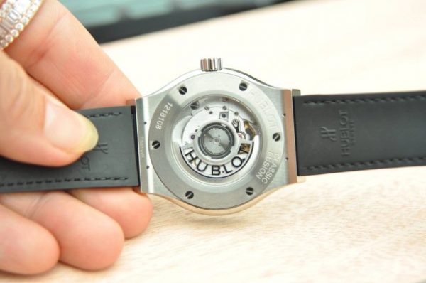Đồng hồ Hublot Classic Fusion Titanium size 42mm mới 100% mặt đen