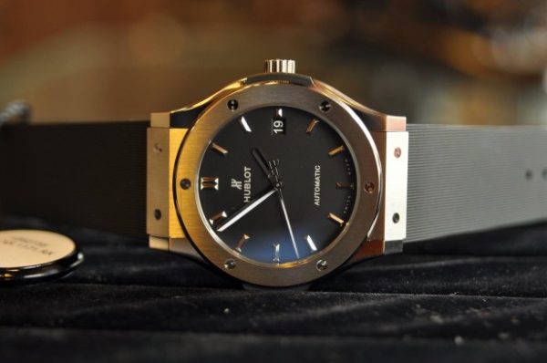 Đồng hồ Hublot Classic Fusion Titanium 45mm mới 100% mặt đen