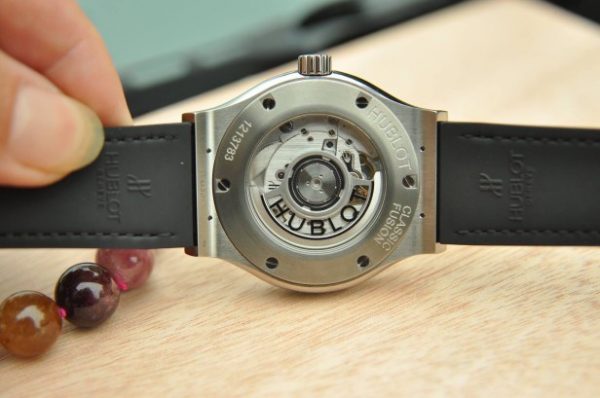 Đồng hồ Hublot Classic Fusion Titanium 42mm mới 100% mặt trắng