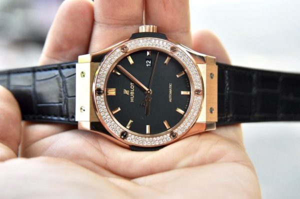 Đồng hồ Hublot Classic Fusion Black Rose vàng đính kim cương mới 100%