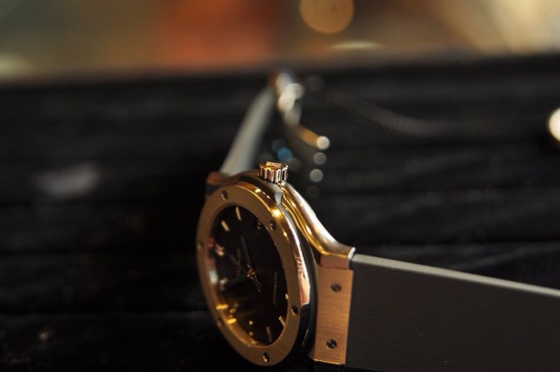 Đồng hồ Hublot Classic Fusion Titanium Automatic 38mm mặt đen