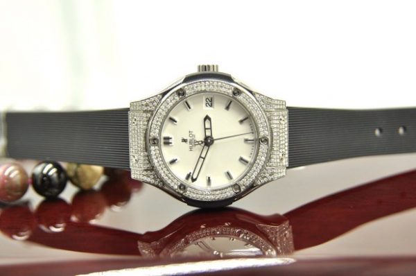 Đồng hồ Hublot nữ Classic Fusion Titanium size 33mm đính kim cương