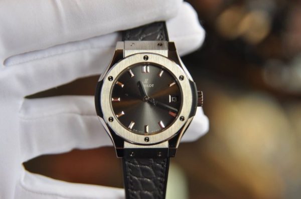 Đồng hồ Hublot nữ Classic Fusion Titanium size 33mm mới 100%