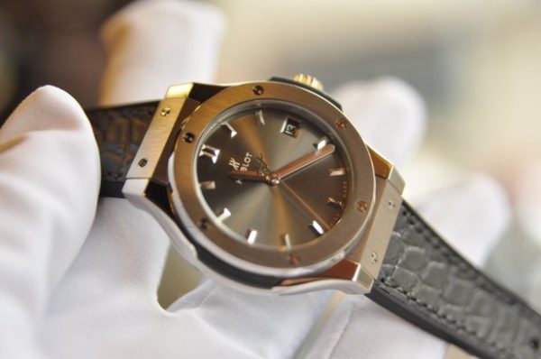 Đồng hồ Hublot nữ Classic Fusion Titanium size 33mm mới 100%