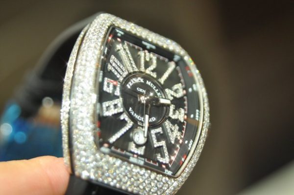 Đồng hồ nam Franck Muller Vanguard V41 mặt đen số kim cương